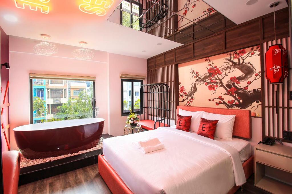 eros hotel q1